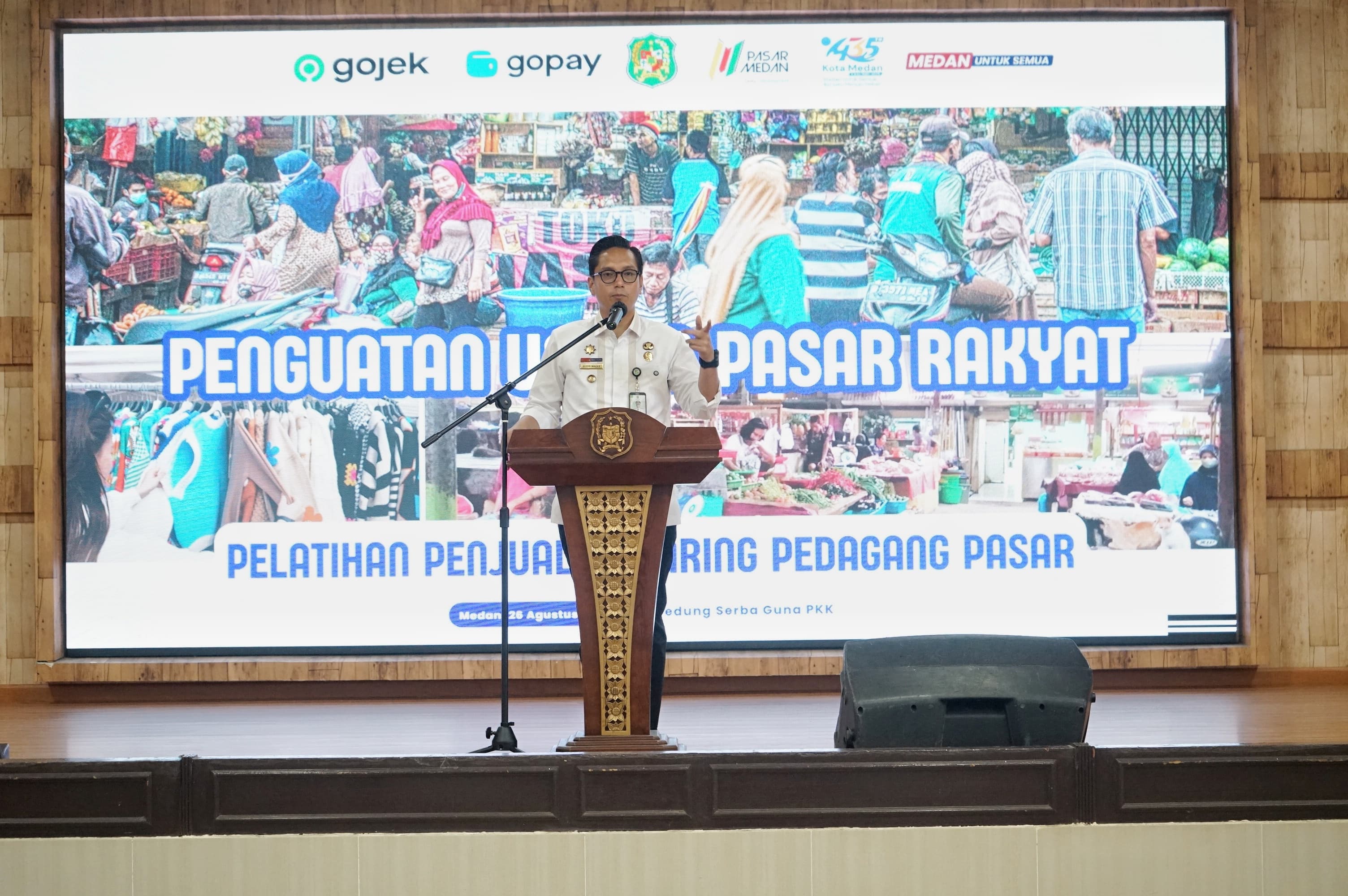 Buka Pelatihan Penjualan Daring Bagi Pedagang Pasar, Rico Waas Ingatkan Pentingnya Transformasi Digital
