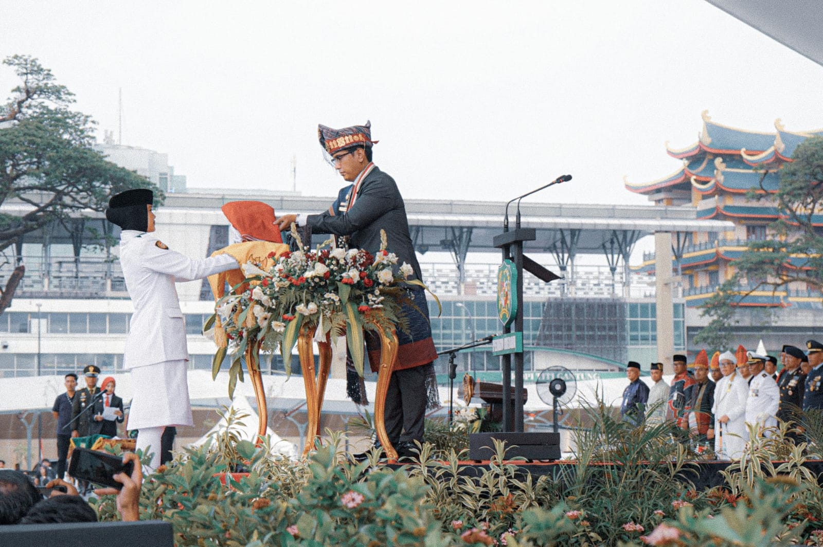 Upacara Penurunan Sang Merah Putih Berlangsung Khidmat