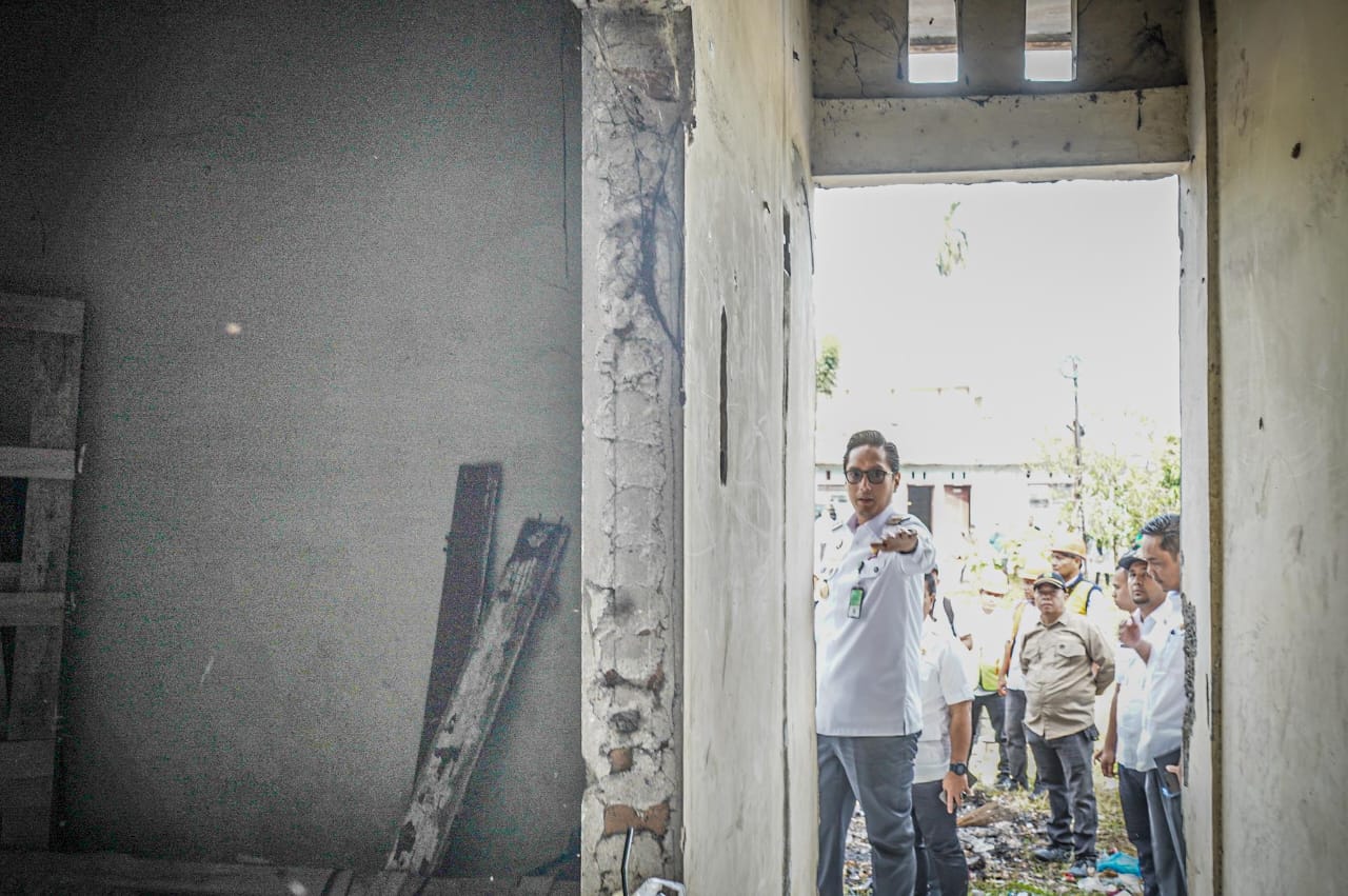 Rico Waas Pimpin Pembongkaran Bangunan Kosong Sarang Narkoba di Medan Selayang