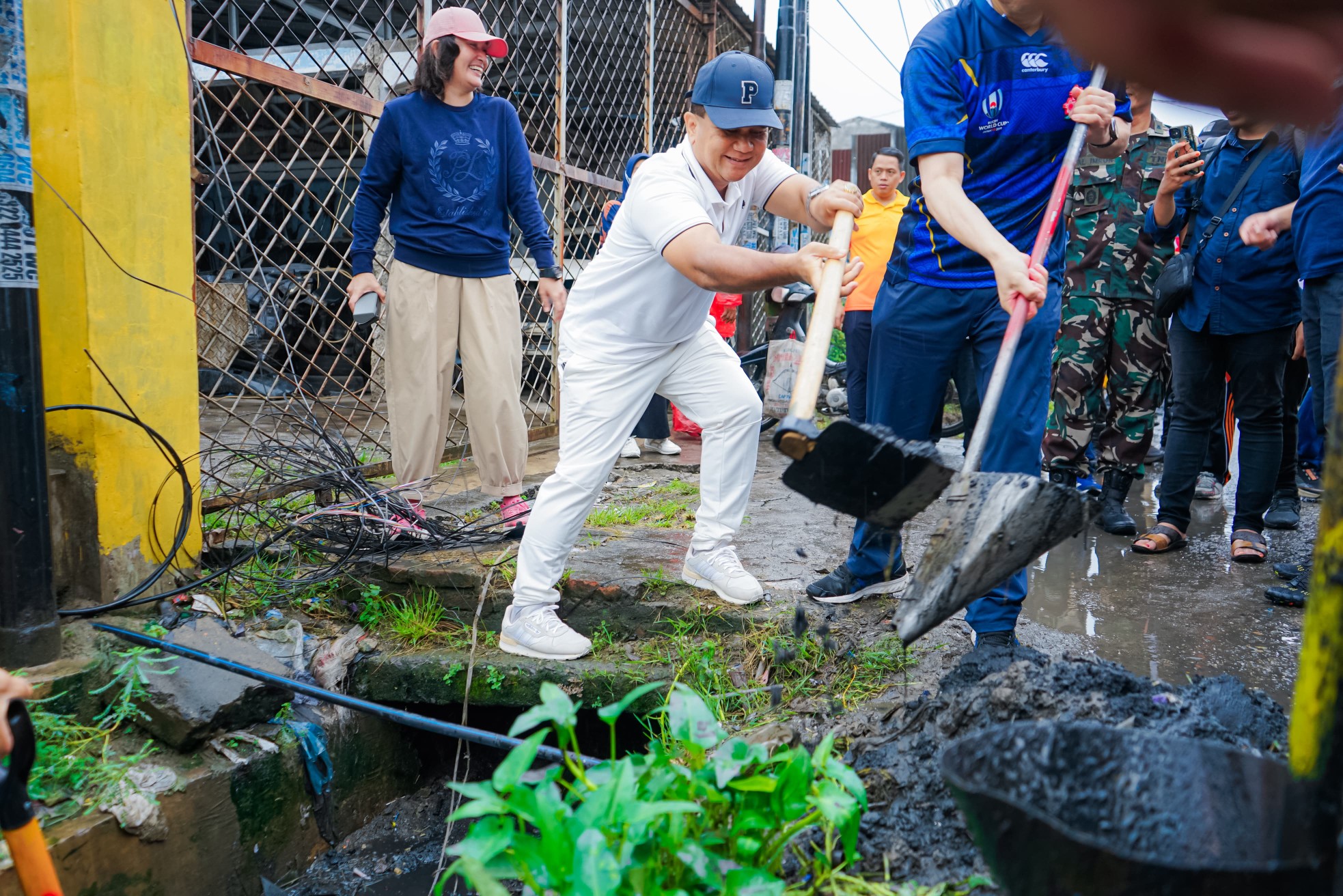Pemko Medan Peringati World Cleanup Day Dengan Menggelar Gotong Royong Massal dan Normalisasi Drainase
