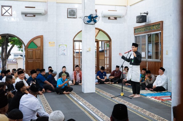 Safari Asar di Masjid Nur Rukiah, Wali Kota Medan Ajak Masyarakat Bijak Berteknologi dan Perkuat Keamanan Lingkungan