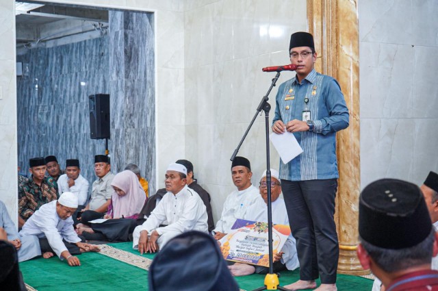 Safari Jumat di Medan Deli, Rico Waas Serahkan Bantuan untuk Masjid Nurul Hidayah