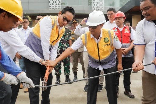 Tata Kota dan Nyamankan Warga, Rico Waas Gencarkan Penanaman Kabel Bawah Tanah