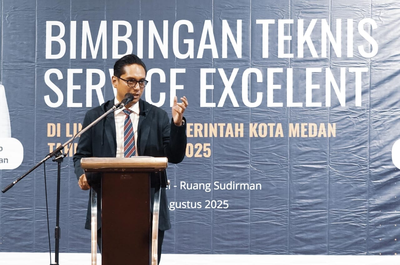 Segelas Air Sepenuh Hati, Pesan Pelayanan dari Rico Waas