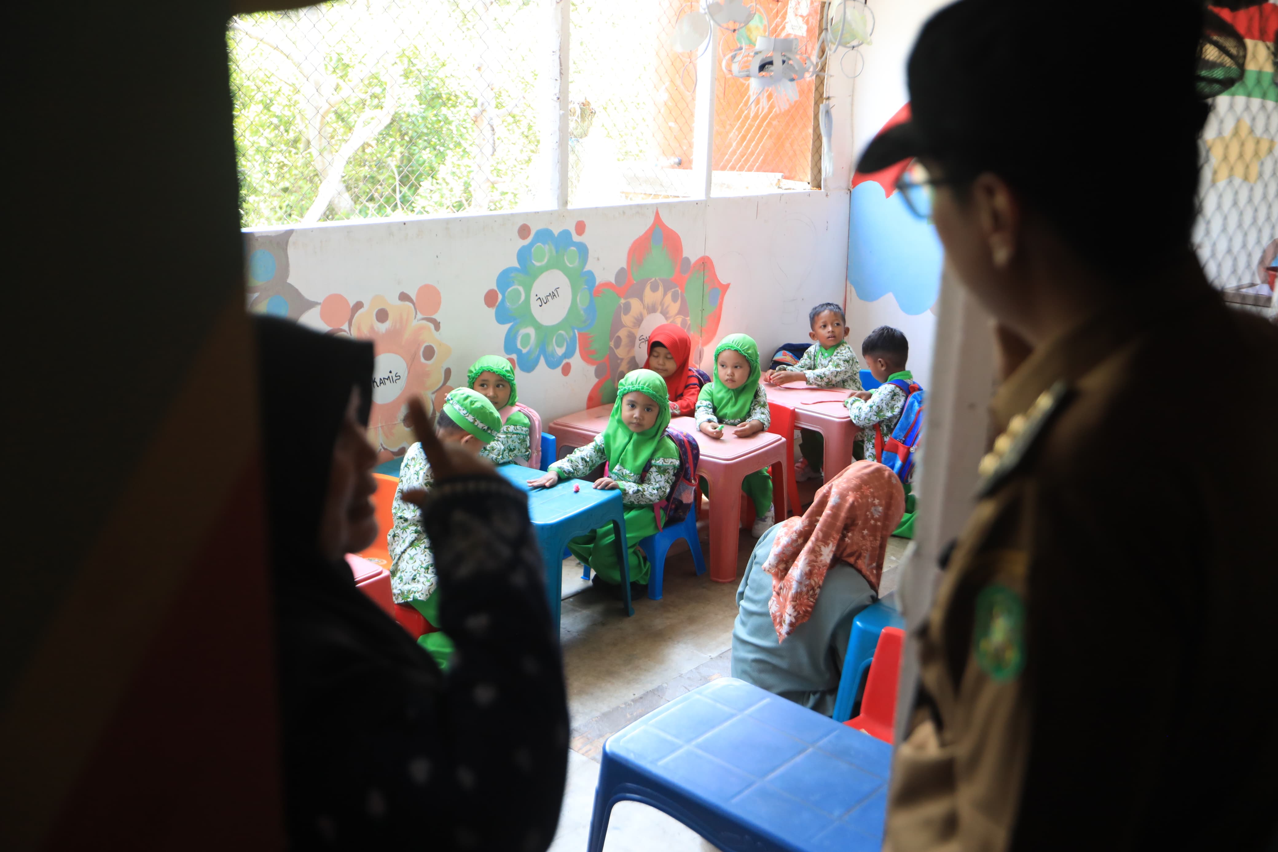 Rico Waas Serap Aspirasi di Kampung Nelayan Belawan, Warga Butuhkan Ambulance Perahu dan Alat Pemadam Kebakaran