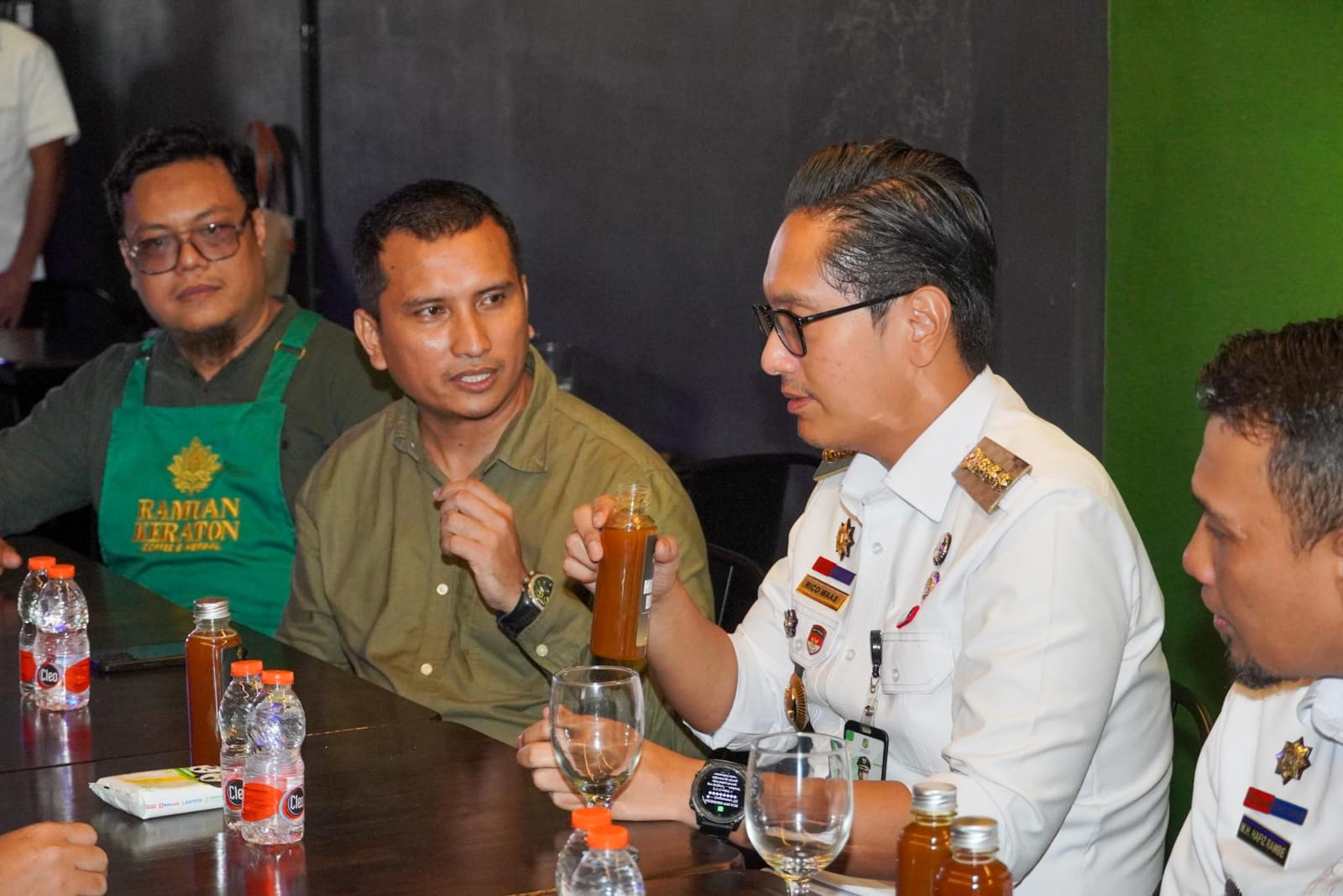 Rico Waas Apresiasi Ramuan Keraton, Kafe Jamu Pertama di Medan