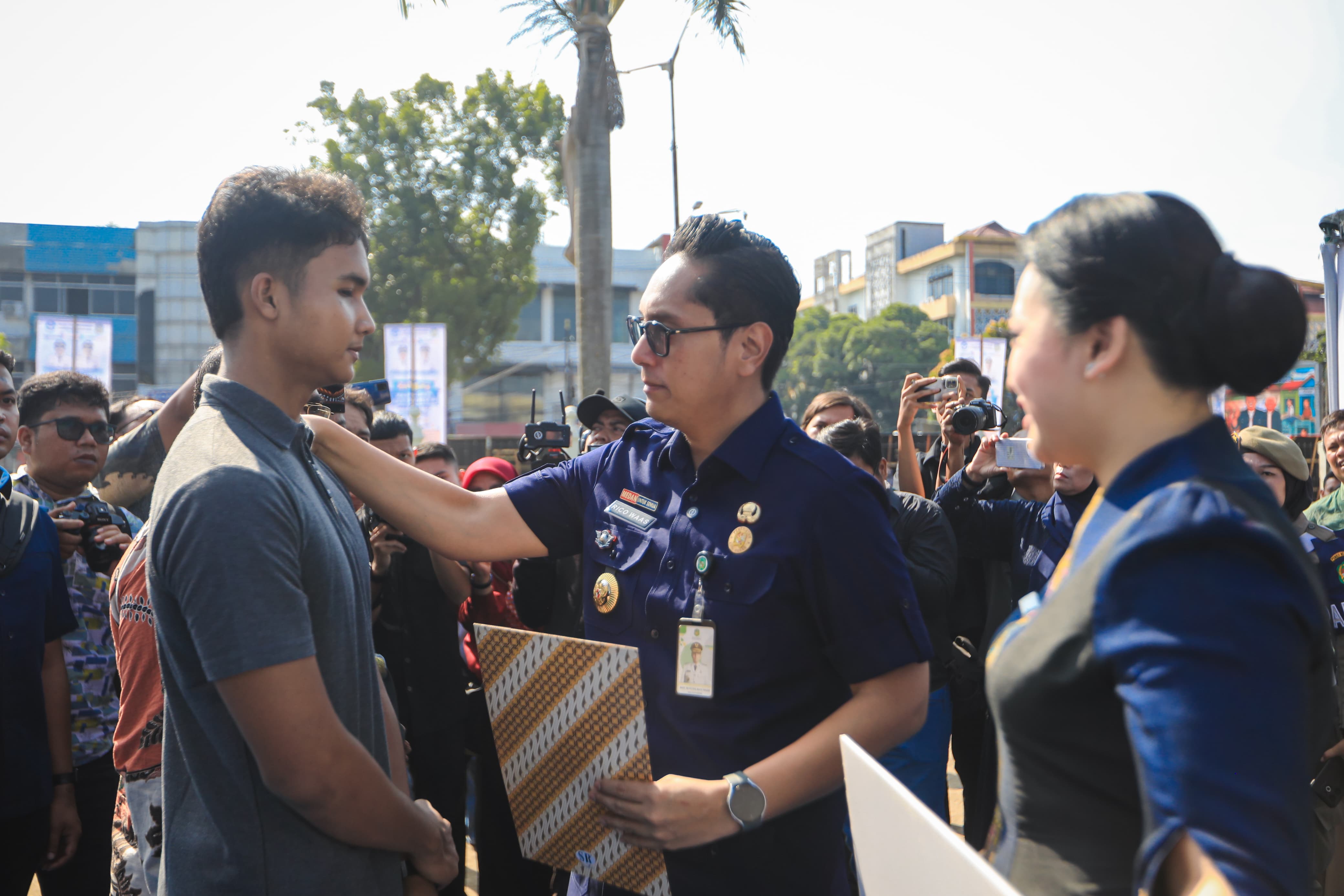 Program Tebus Ijazah : Langkah Konkret Rico Waas Untuk Membantu Siswa Yang Tunggak Biaya Pendidikan