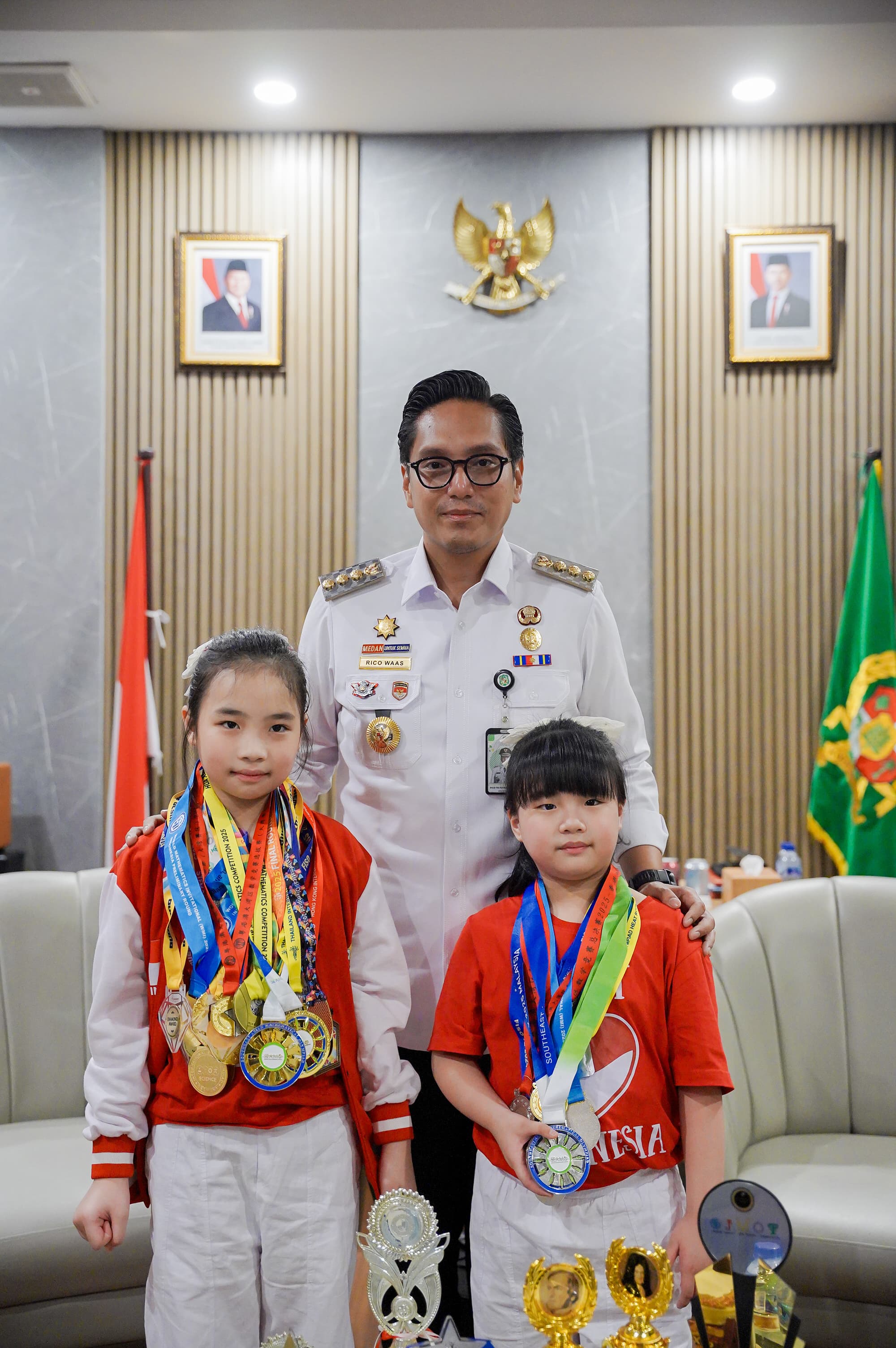 Rico Waas Bangga atas Prestasi Internasional yang Diraih Geraldine dan Hayley, Jadi Tantangan Kita Untuk Melahirkan Pelajar Berprestasi