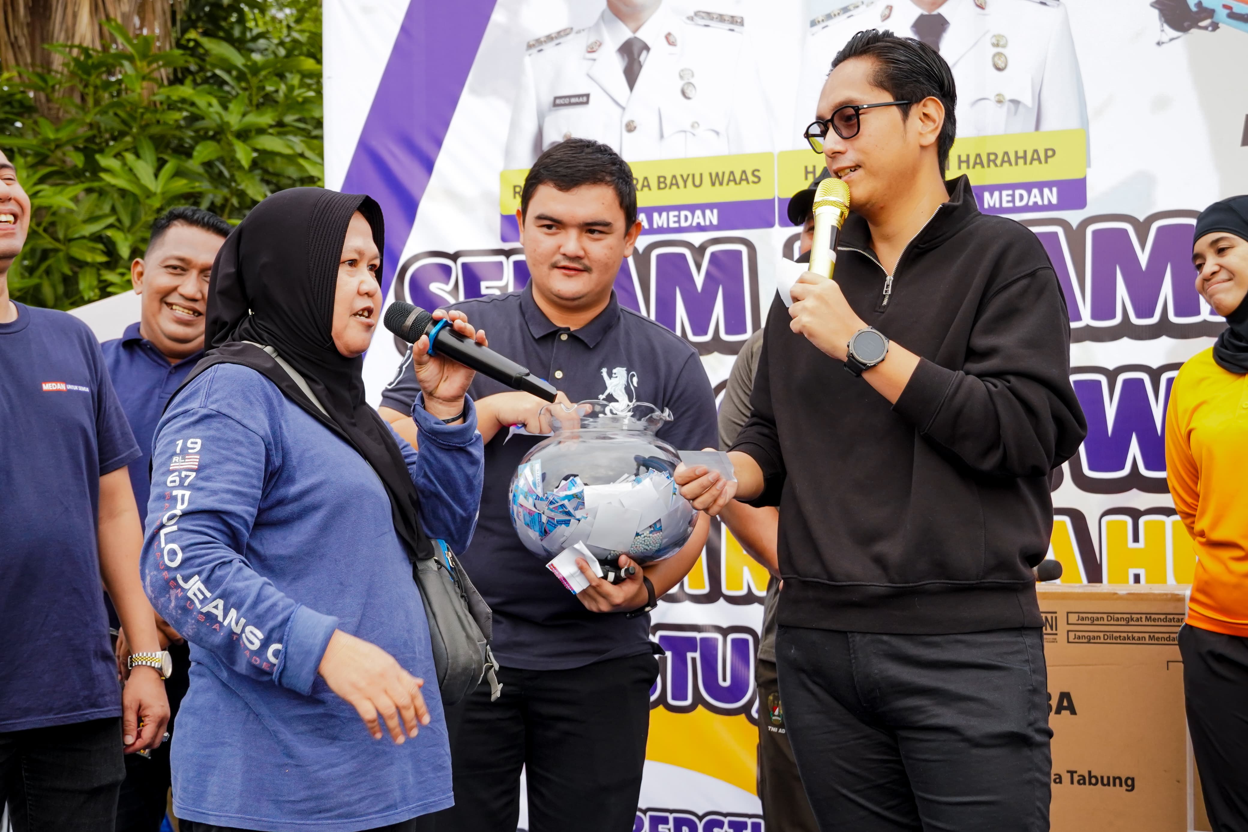 Senam Bersama Masyarakat Kecamatan Medan Kota, Rico Waas: Semoga Membahagiakan Kita Semua