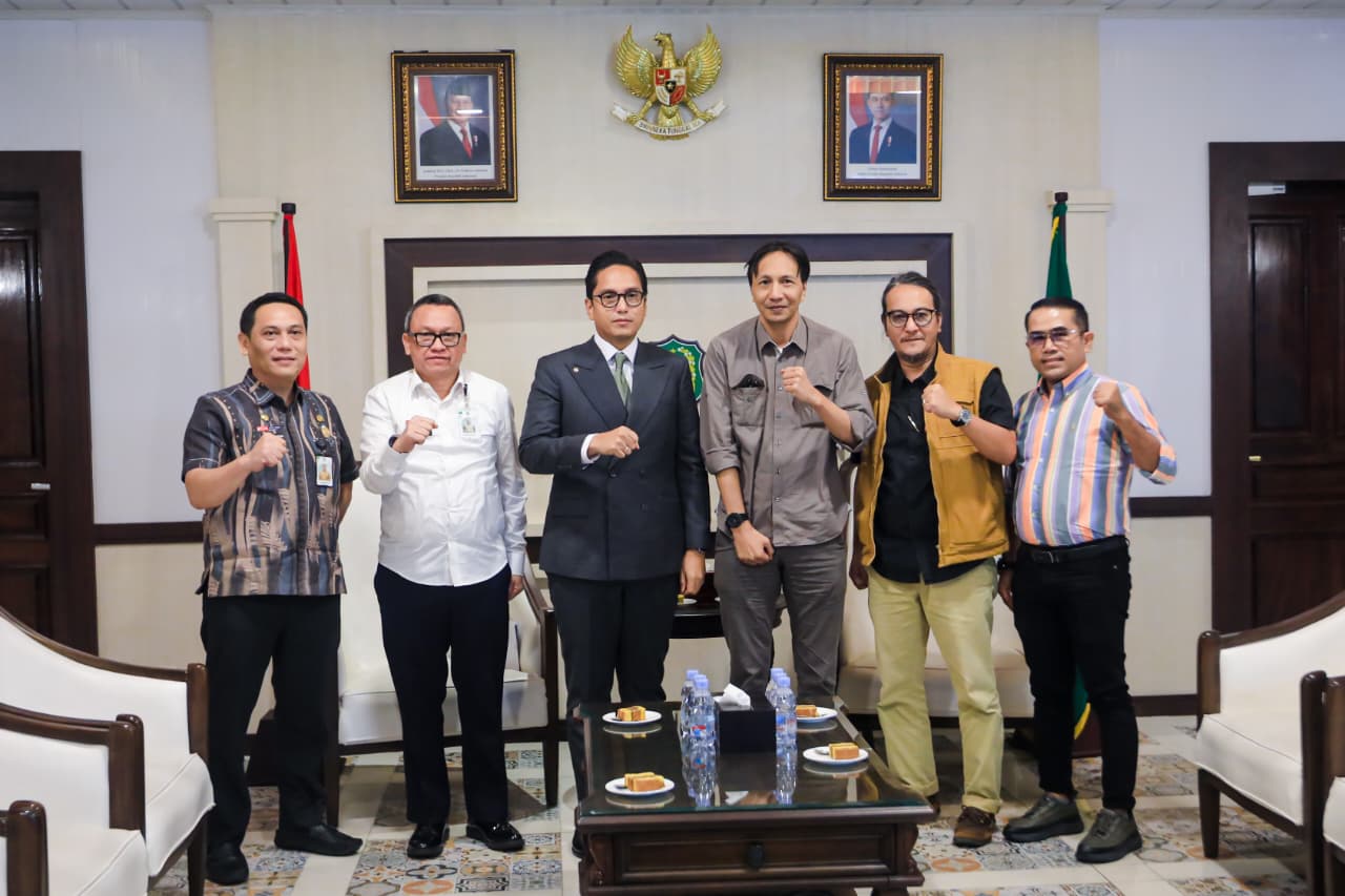 Terima Silaturahmi Redaksi Harian Waspada, Rico Waas Paparkan Program Sapa Warga Atasi Langsung Permasalahan