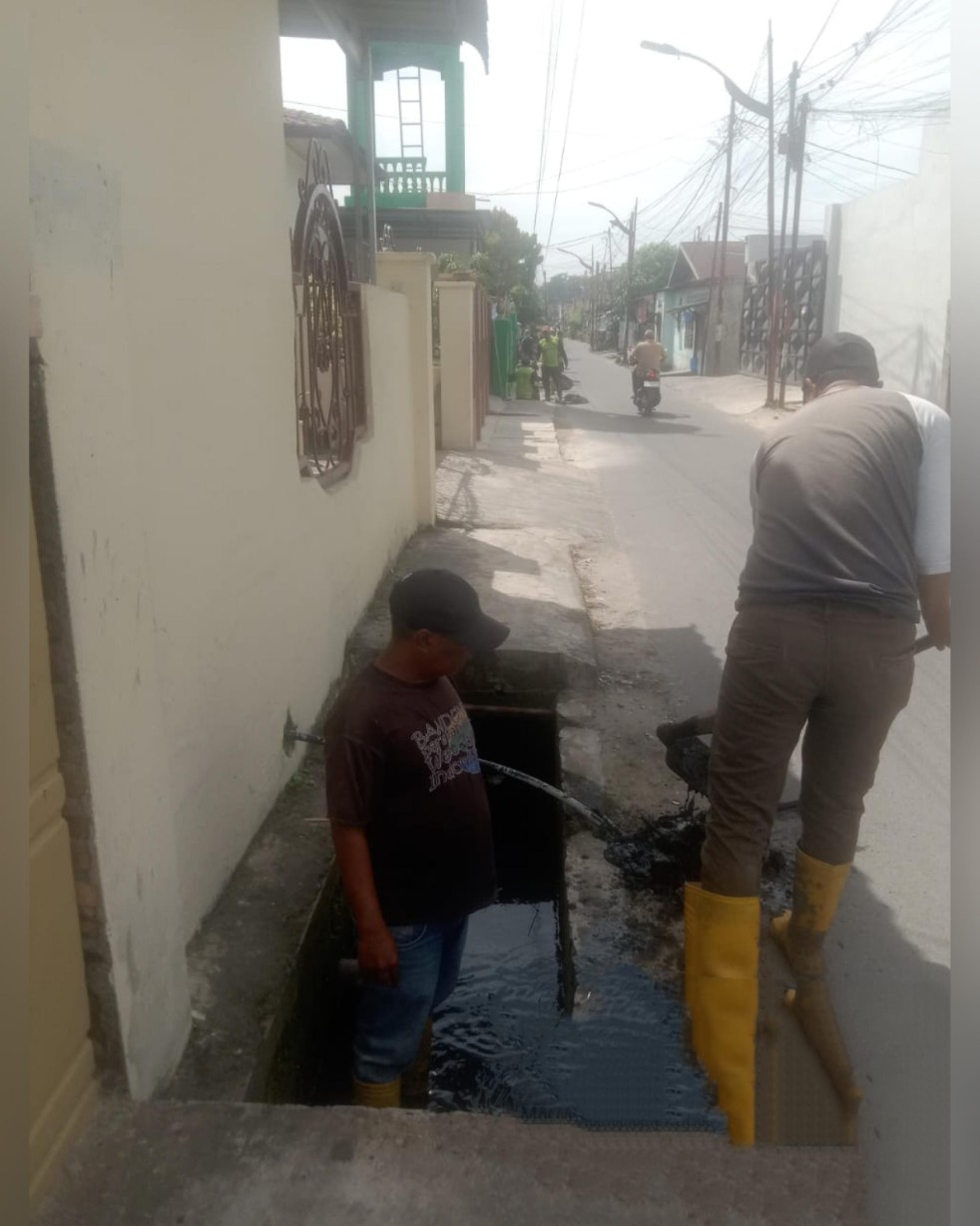 Rico Waas Cepat Tanggapi Keluhan Warga, Parit Penyebab Banjir Langsung Dikorek