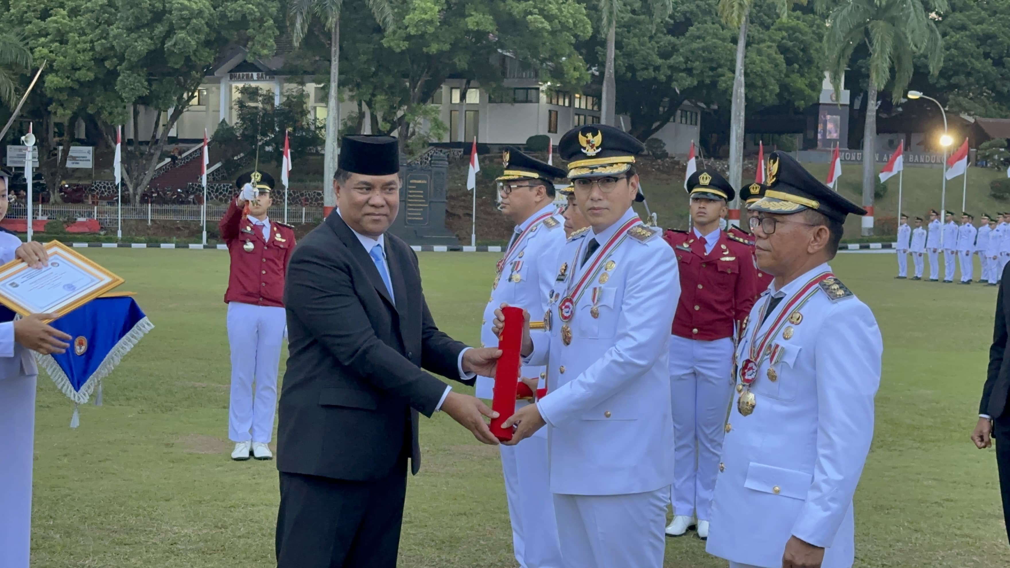 IPDN Anugerahi Tanda Penghargaan Kartika Pamong Praja Muda dan Alumni Kehormatan Pendidikan Tinggi Kepamongprajaan Kepada Wali Kota dan Wakil Wali Kota Medan